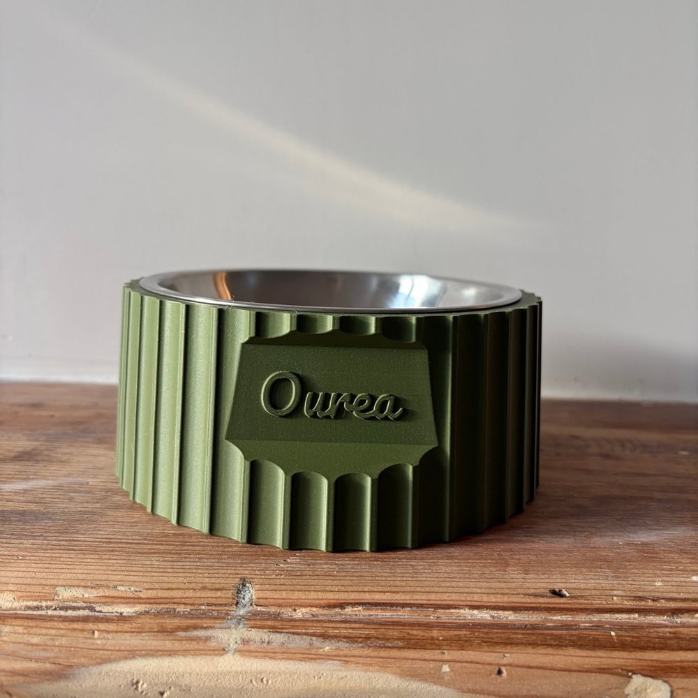 Photo réelle : gamelle personnalisée Canelé, fabriquée pour Ourea, Vert foncé, prénom manuscrit en relief, avec bol en acier inoxydable 304